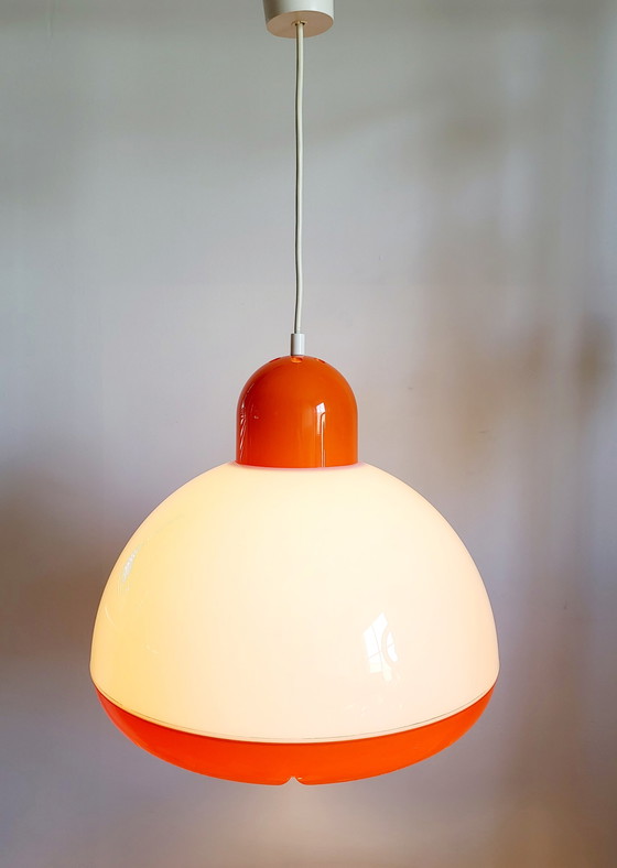 Image 1 of Lampada a sospensione vintage in plexiglass, stile spaziale, arancione e bianca, probabilmente anni '70