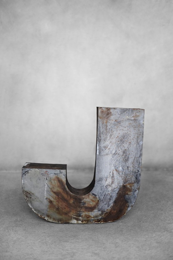 Image 1 of Lettera J in metallo polacco industriale vintage, anni '50