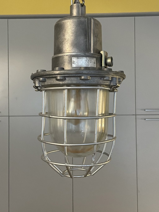 Lampe cage industrielle