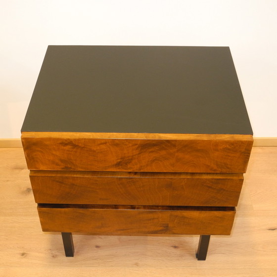 Image 1 of Mini-commode, Bouleau flammé teinté avec plateau en Resopal noir, années 1960