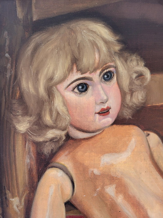 Image 1 of Muñeca sentada sobre un CPA y álbum de moda ilustrado 