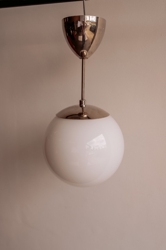 Image 1 of Lampe suspendue vintage en verre blanc