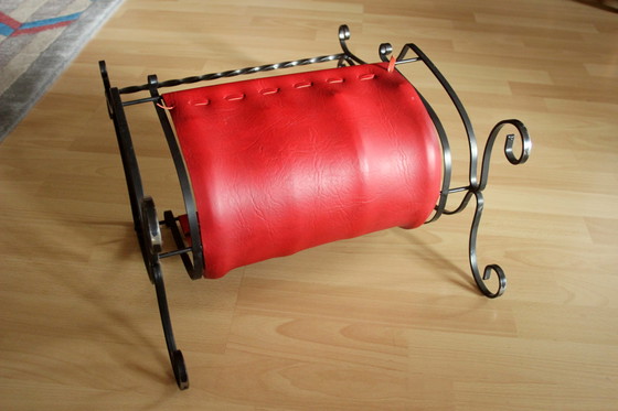 Image 1 of Porte-revues en fer forgé avec cuir rouge foncé, vintage