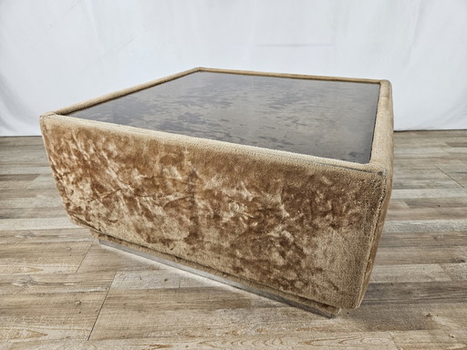 Table basse vintage recouverte de tissu avec plateau en verre