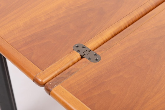 Image 1 of Tavolo da pranzo pieghevole in noce, design italiano vintage degli anni '80