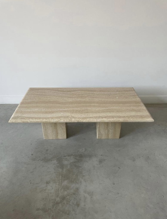 Image 1 of Table basse en travertin