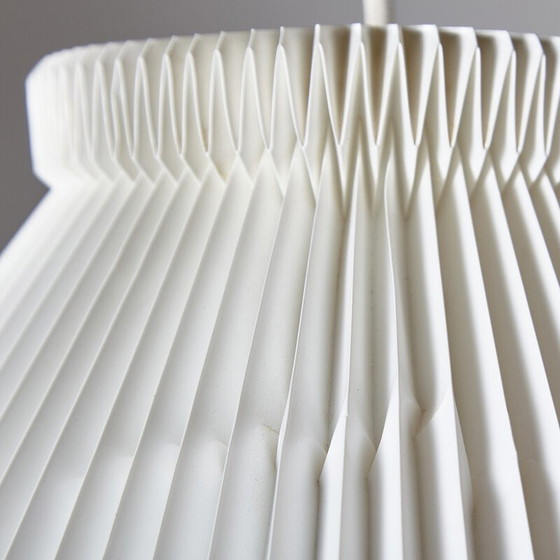 Image 1 of Lampada a sospensione vintage modello 1-27 in lamiera di plastica di Tage Klint per Le Klint, 1940