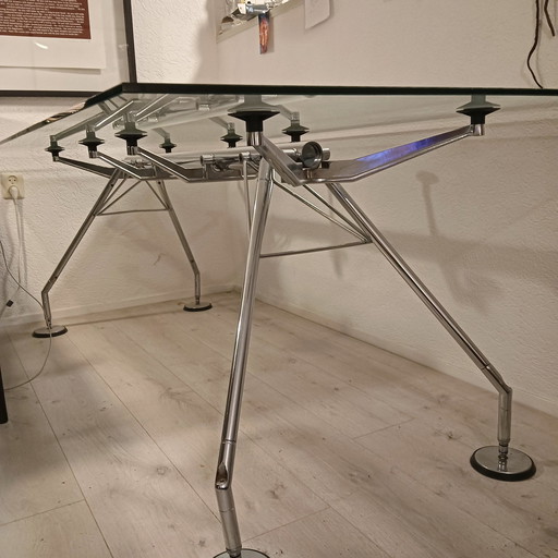 Norman Forster Nomos Table