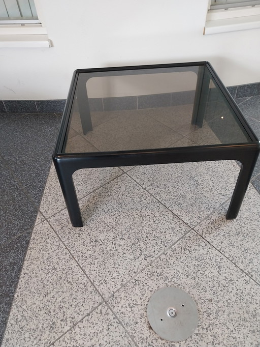 Table basse avec plateau en verre