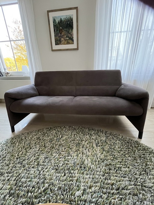 Leolux Felizia.  2.5 Seater Sofa With Taupe Alcantara Upholstery