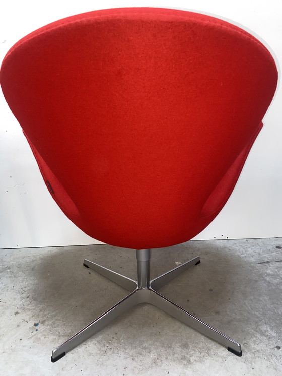 Image 1 of Swan Chair Divina 623 Arne Jacobsen