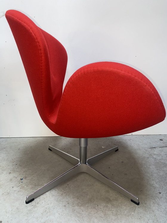 Image 1 of Fauteuil cygne Divina 623 Arne Jacobsen