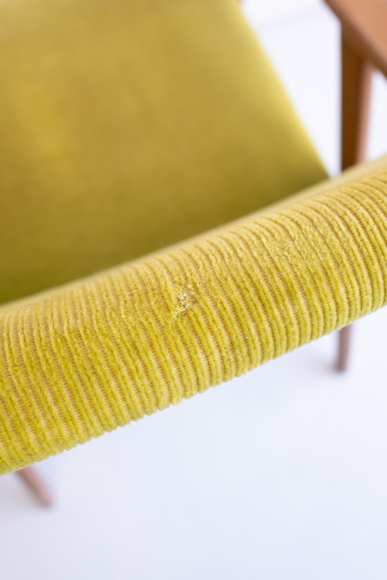 Image 1 of Poltrona vintage con rivestimento in tessuto a coste color lime