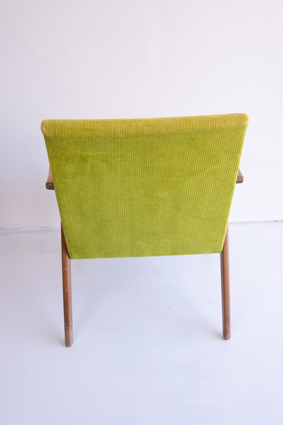 Image 1 of Poltrona vintage con rivestimento in tessuto a coste color lime