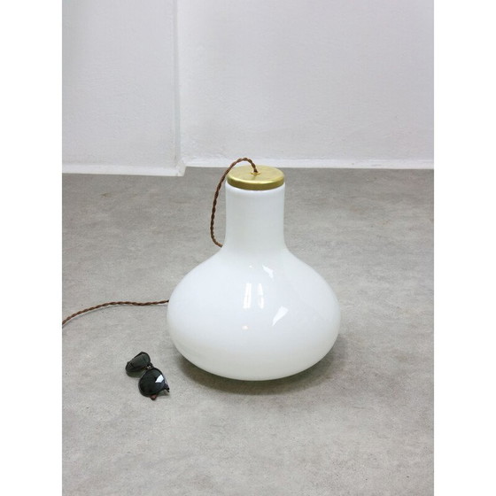 Image 1 of Lampada a sospensione vintage in ottone e vetro opalino, Italia