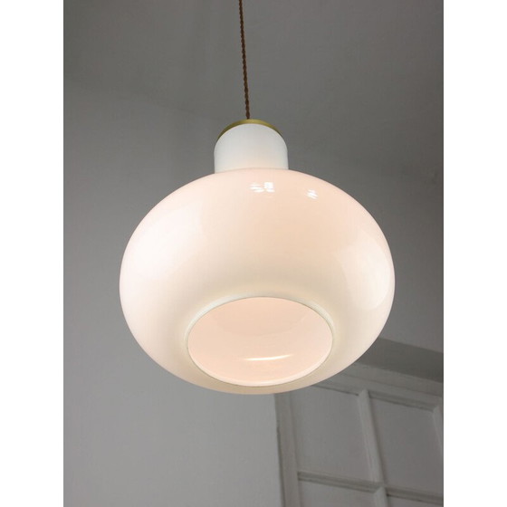Image 1 of Lampada a sospensione vintage in ottone e vetro opalino, Italia