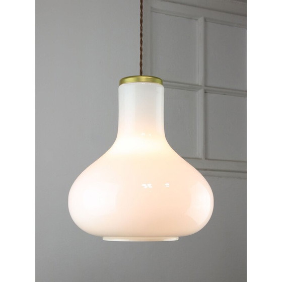 Image 1 of Lampada a sospensione vintage in ottone e vetro opalino, Italia