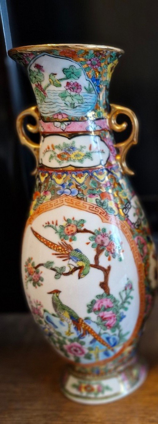 2 Chinese vases