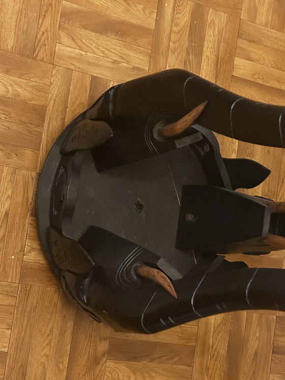 Image 1 of Mesa de pedestal de madera ennegrecida con cabezas de elefante - Colmillos de madera - Napoleón III