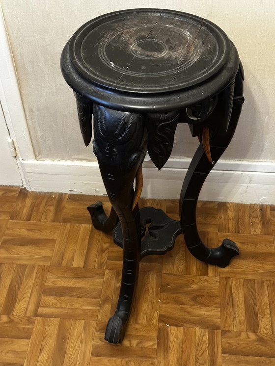 Image 1 of Mesa de pedestal de madera ennegrecida con cabezas de elefante - Colmillos de madera - Napoleón III