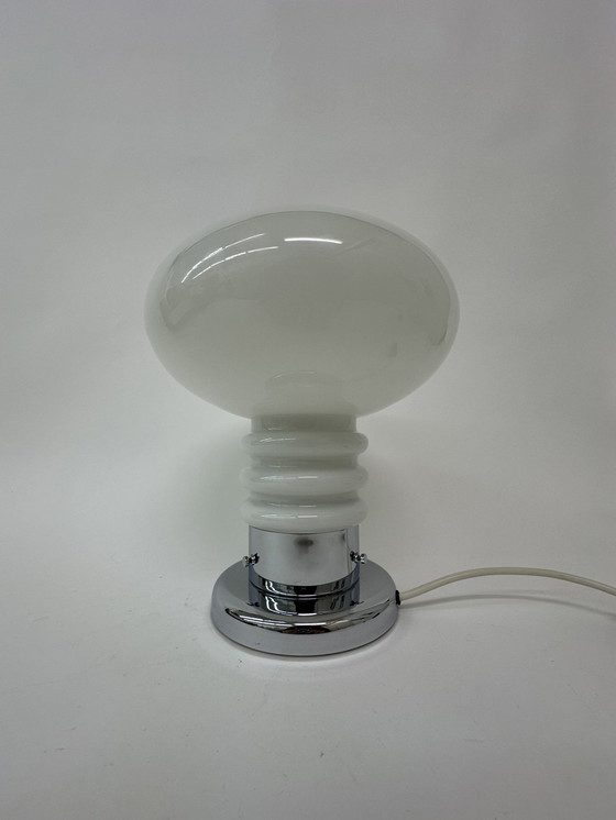 Image 1 of Lampe de table space age verre laiteux avec chrome 1970