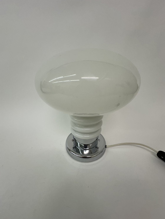 Image 1 of Lampe de table space age verre laiteux avec chrome 1970