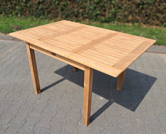 Image 1 of Table extensible en teck pour l'extérieur Privilege 134 cm maximum