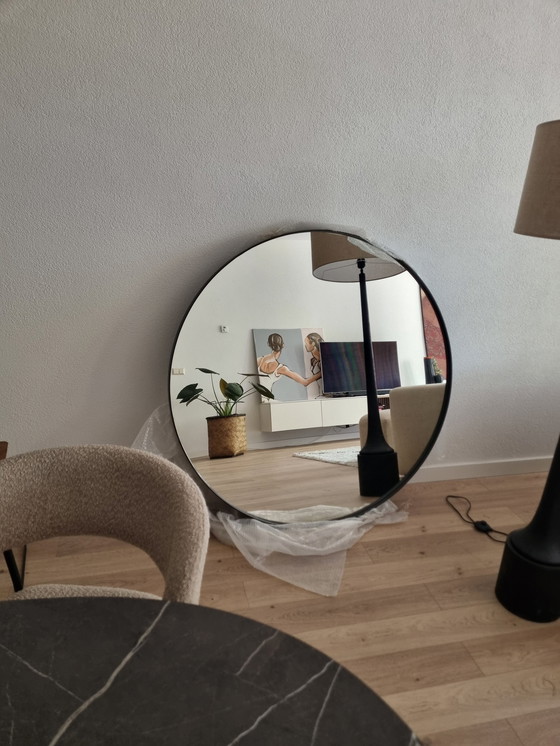 Image 1 of Round Wall Mirror Spinder Design Donna