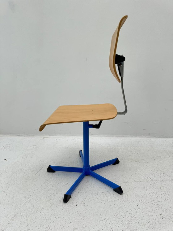 Image 1 of Classic swivel chair in blue