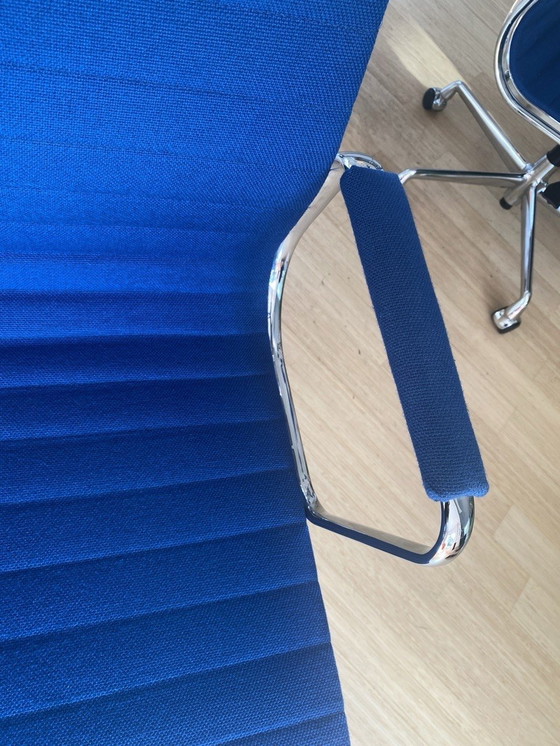Image 1 of 4X Vitra Eames Desk Chair Ea 117 In Blue