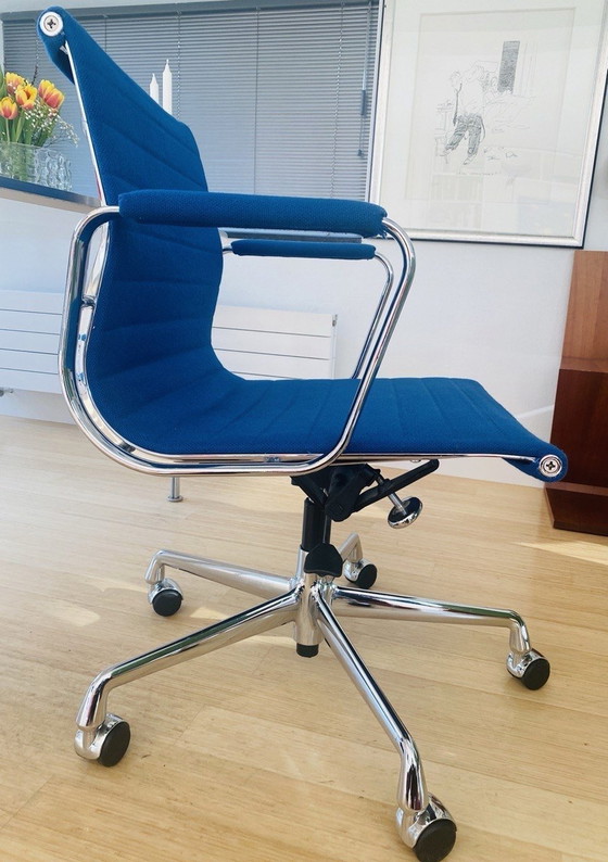 Image 1 of 4X Vitra Eames Desk Chair Ea 117 In Blue