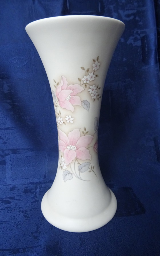 Image 1 of Vintage Aldridge Pottery Longton Cream Vase