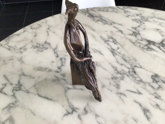 Image 1 of Figurine abstraite en bronze