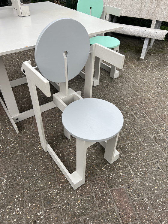 Image 1 of Memphis style table and chairs, Henk Lampe