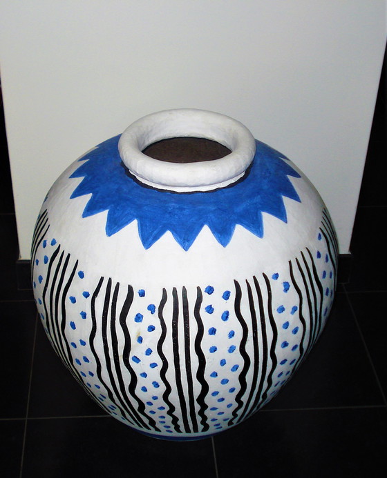 Image 1 of Isabelle de Borchgrave, Très grand vase design L Milieux De Vos Tables