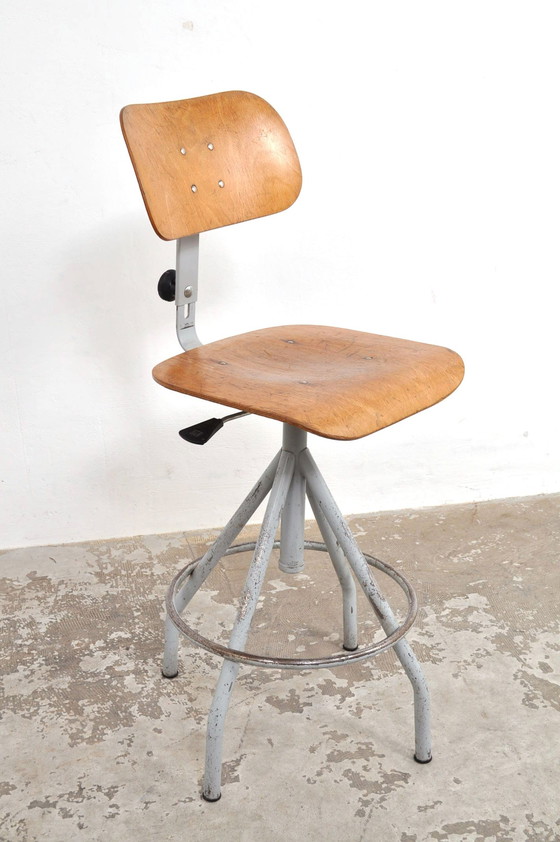 Image 1 of Chaise d'atelier vintage française