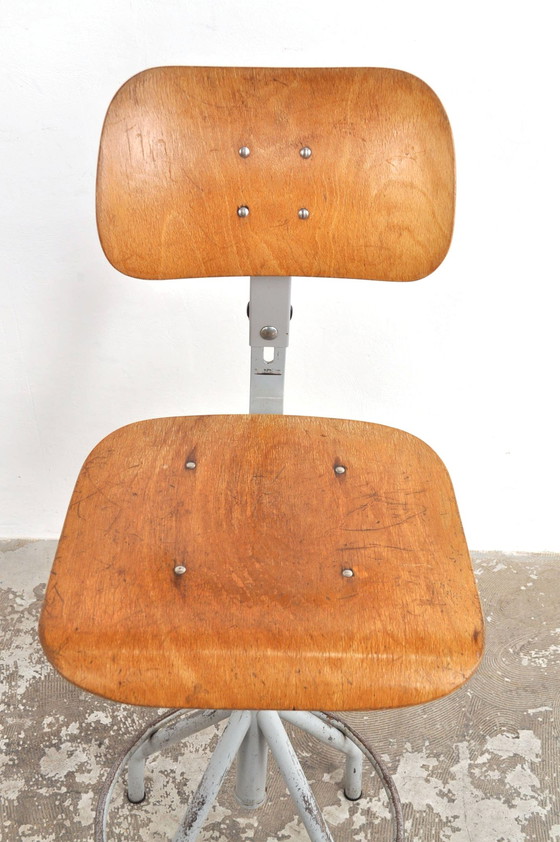 Image 1 of Chaise d'atelier vintage française