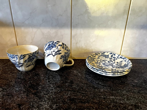 English Dinnerware 3 Dishes And 2 Cups