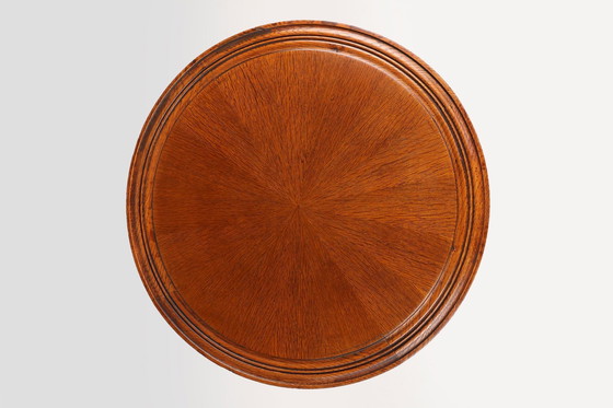 Image 1 of Mesa auxiliar circular inglesa antigua de roble tallada a mano con patas en forma de cabeza de león