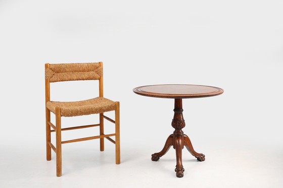 Image 1 of Mesa auxiliar circular inglesa antigua de roble tallada a mano con patas en forma de cabeza de león