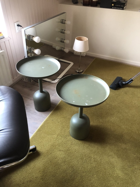 Image 1 of Mesa auxiliar verde musgo