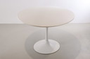 Knoll Tulip table by Eero Saarinen