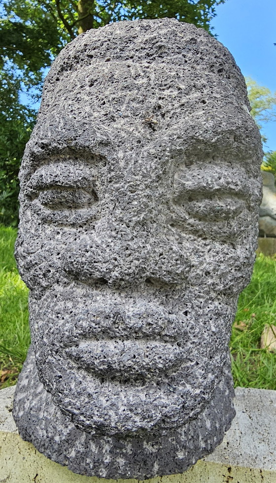 Image 1 of Aone T. POSTMA tête d'homme, portrait sculpté en pierre de lave allemande.