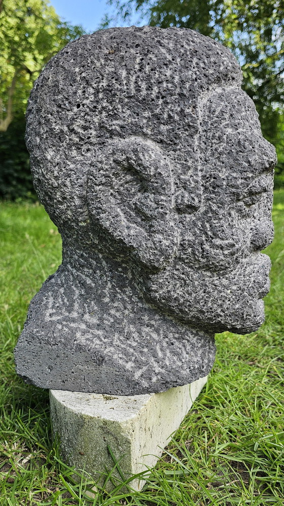 Image 1 of Aone T. POSTMA tête d'homme, portrait sculpté en pierre de lave allemande.