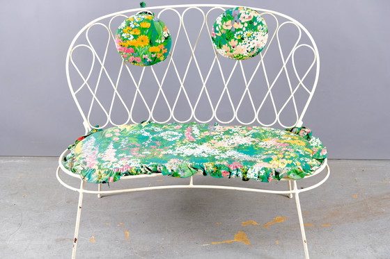 Image 1 of Banc de jardin blanc Mid Century Flowerpower en fer, années 1960