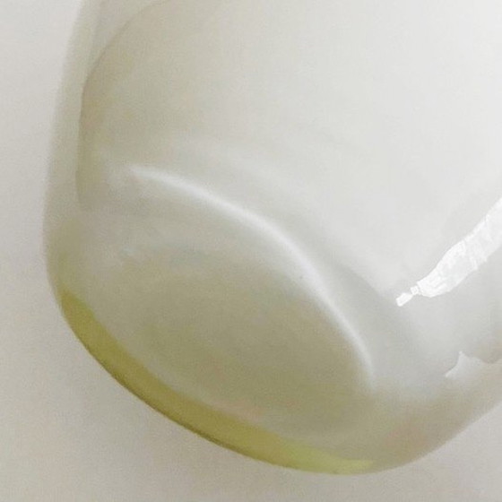 Image 1 of Vaso art déco vintage, brocca bianca opalina, anni '30