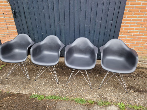 4x Vitra DAR black