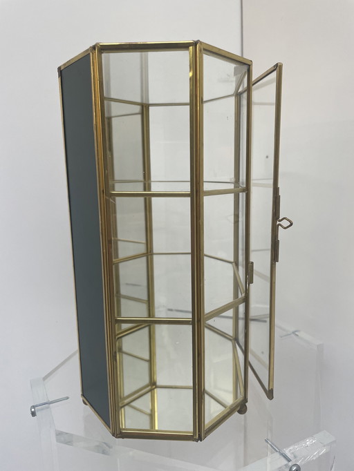 Messing display cabinet