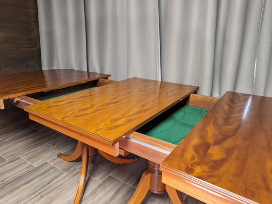 Image 1 of Mahogany dining table