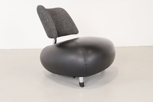 Leolux Pallone black armchair